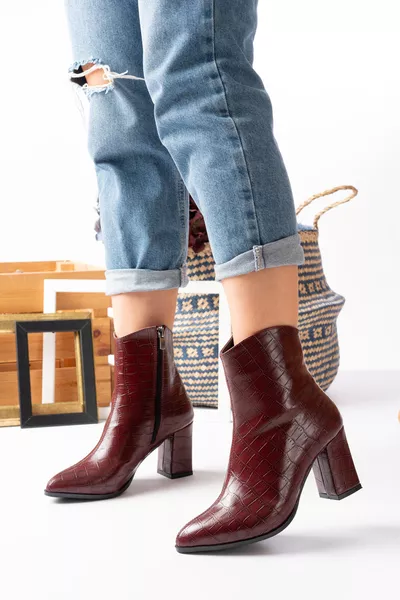 حذاء نسائي كلاسيكي بنقشة الكروكو، مقدمة مدببة، كعب سميك، بسحاب جانبي