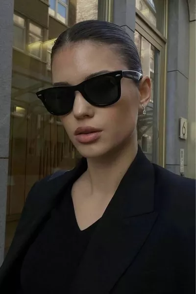 نظارة شمسية كلاسيكية لامعة بطريقة Wayfarer بتصميم عابر للجنسين