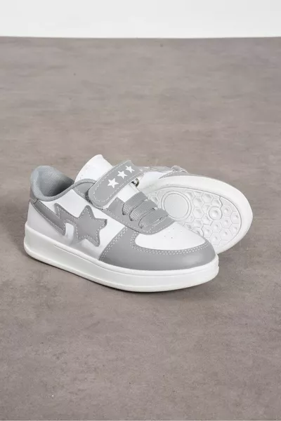 حذاء مدرسي رياضي مريح وعصري للجنسين باللونين الرمادي والأبيض مع رباط لاصق