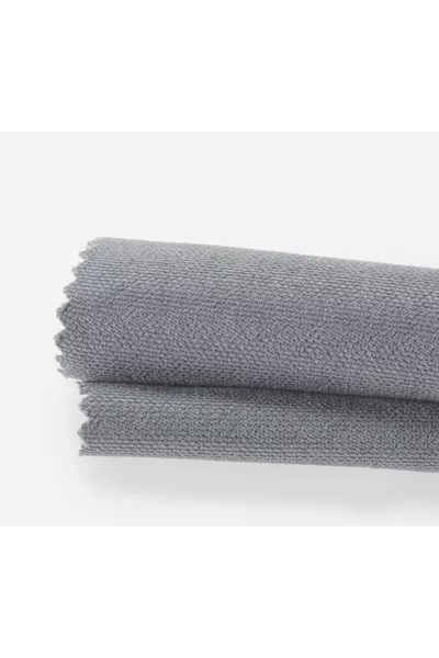 Бегунок из бархатистой ткани серебристо-серого цвета