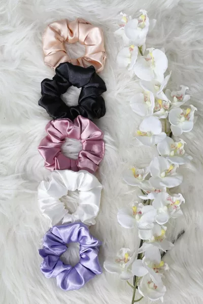 مجموعة 5 أربطة شعر ساتان للنساء