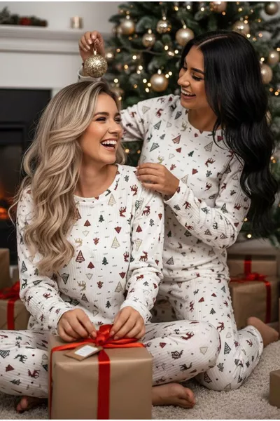 طقم بيجامة شتوي قطن محبوك بحواف مضلعة، ناعم الملمس، بنقشة مستوحاة من رأس السنة باللون الكريمي 