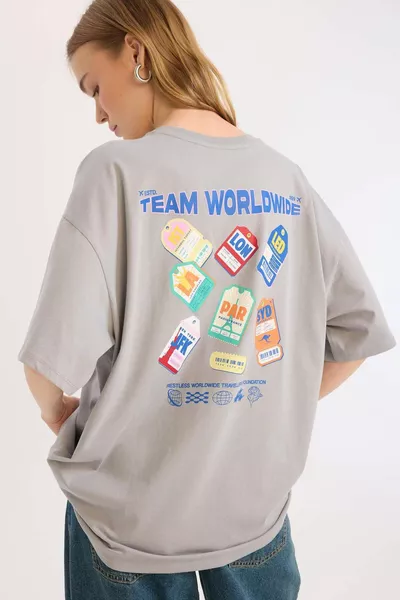 تيشيرت قصير الأكمام برقبة دائرية بكبسة خلفية، مقاس واسع كول أوفرسايز SM