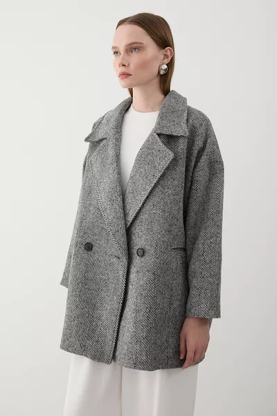 معطف كاشيه واسع بحرفية صف أول من اللون الأسود بنقشة عظم السمكة