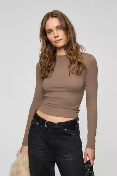 تي شيرت نسائي GRIGROS بقماش مرن، ضيق على الجسم، بأكمام طويلة ولون بيج