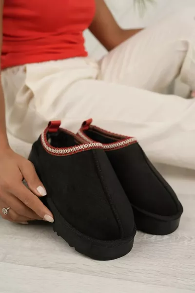 شبشب نسائي بفروة داخلية ونعل سميك