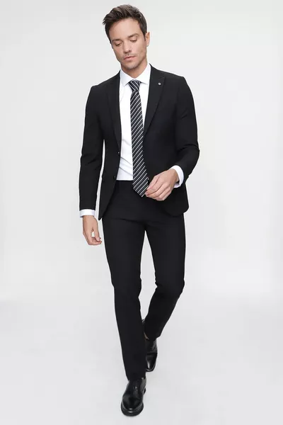 Completo da uomo nero basic slim fit a taglio dritto con caduta di 6 pollici