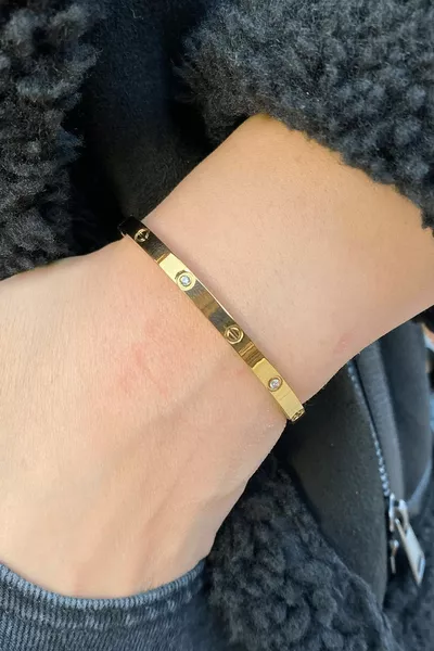 سوار نسائي من الفولاذ مطلي بالذهب