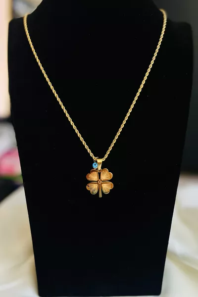 Caprea Steel Clover Necklace Gold-Colored Non-Tarnishing Necklace with Cm Chain