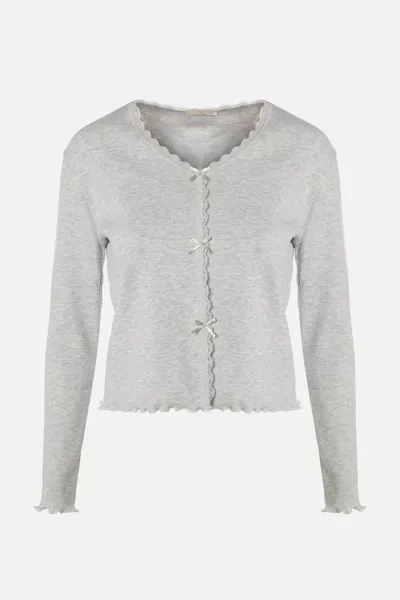 طقم بيجامة نسائي ملون من الكاشكور مع تفاصيل دانتيل وقطن وشريط/فيونكة