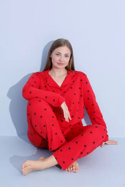 طقم بيجامة نسائي كبير الحجم بأكمام طويلة من القطن بأزرار أمامية