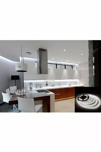 3-Chip LED Strip Wit Licht Binnen 5 m (TRANSFORMATOR NIET INBEGREPEN) (NIET OP BATTERIJ)