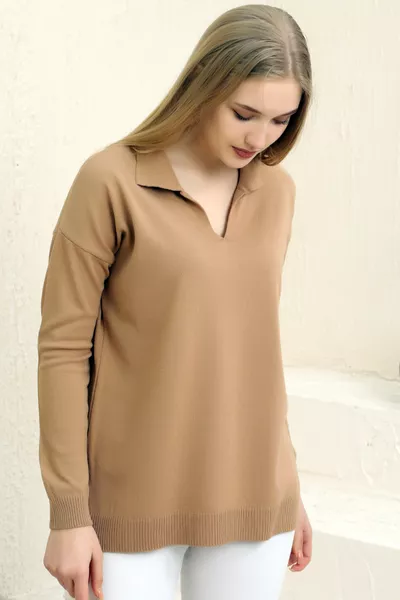 كنزة صوفية بسيطة عادية بحبل V، بأكمام طويلة وشق، لفصل موسمي