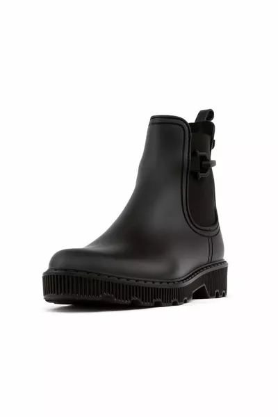  حذاء مطري نسائي معدني أسود