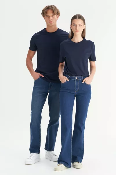 Мъжка/унисекс тъмносиня базова тениска с тясна кройка, изцяло памук, с тясно прилепнала форма и кръгло деколте