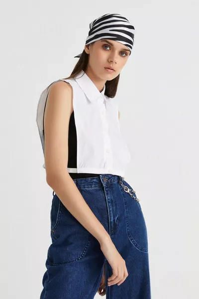 طقم مكون من قطعتين ياقة قميص مزيفة باللون الأسود والأبيض لتغطية فتحة الصدر داخل الكنزة