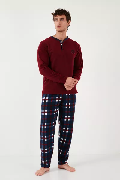 طقم بيجامة رجالي بفوطة ناعمة للشتاء بياقة دائرية وقصّة منتظمة 