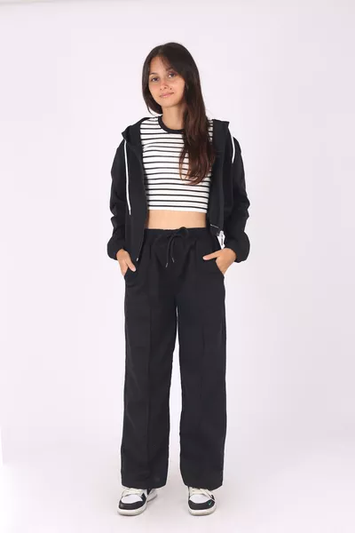 سترة قصيرة بقبعة × تي شيرت قصير × بدلة رياضية للبنات بقمصان واسعة