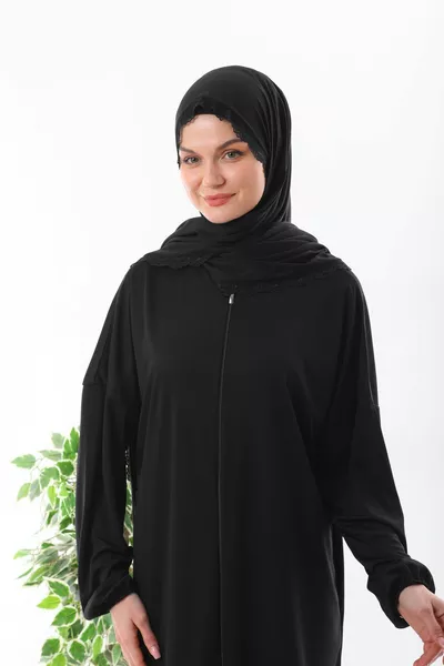 رداء صلاة بسحّاب، مزين بالدانتيل، مع حجاب، وأساور مطاطية تمنع الانزلاق