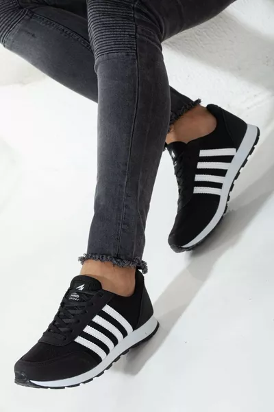 حذاء رياضي يومي رجالي أسود وأبيض بنعل ناعم وخفيف ومرن، مصمم للمشي، مزود بأربطة