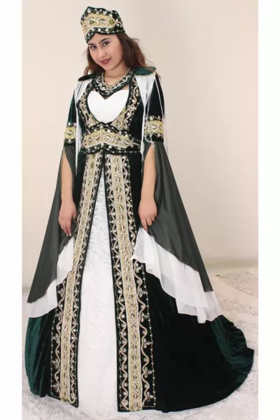 تصميم خاص قفطان مخملي أخضر زمرد