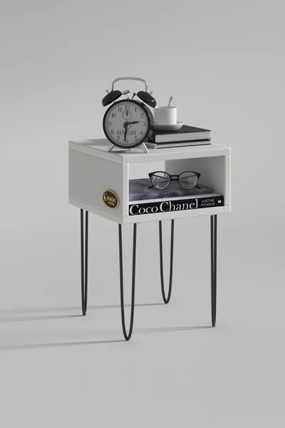 طاولة جانبية Ortense Byz كومودين ** طاولة جانبية وسطية مع أرجل معدنية صغيرة الحجم (M)