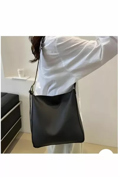 Sac à bandoulière noir pour femme avec fermeture éclair, artisanat de qualité et cuir synthétique doux, sac d'université