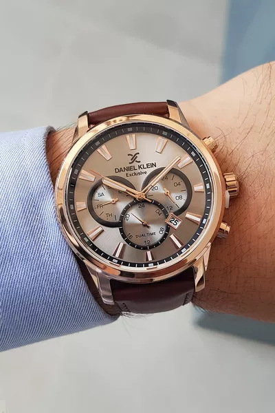 ساعة يد رجالية حصرية بطراز جديد بسوار جلدي بني ووظائف نشطة