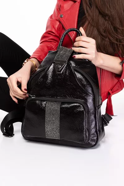 حقيبة ظهر يومية نسائية بتفاصيل حجرية، السعر 