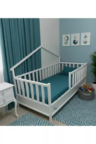 سرير أطفال ورضع من الخشب الطبيعي الأبيض بأسلوب مونتيسوري