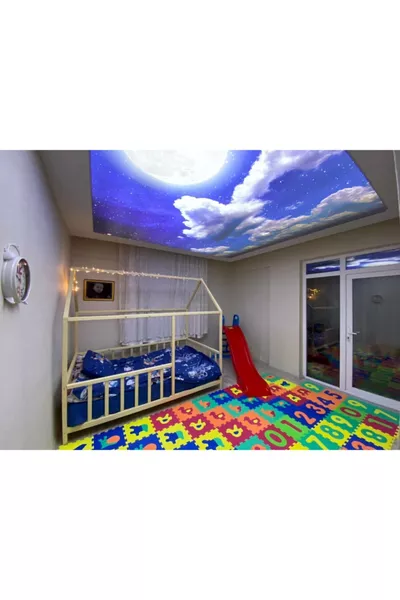 سرير مونتيسوري بسقف متوافق مع أثاث القصر