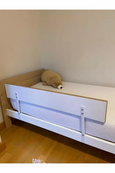 - حاجز سرير خشبي