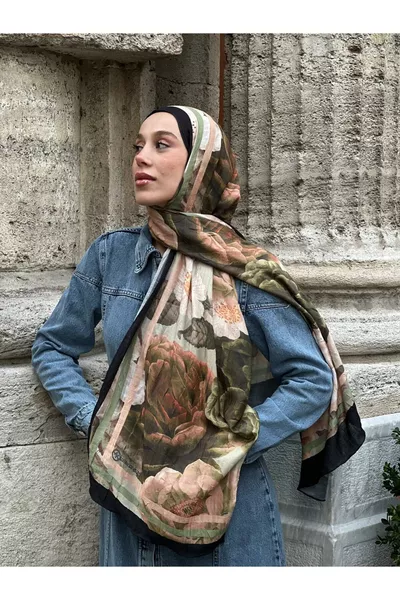 وشاح منقوش بالورد من الخيزران