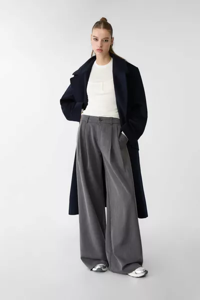 بنطال قماش واسع الأرجل مع كسرات