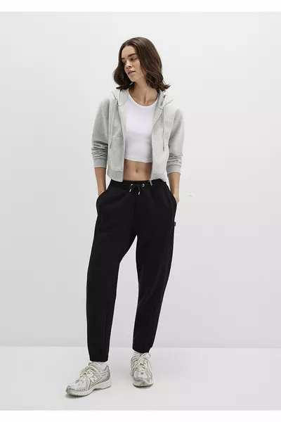 بنطال رياضي أسود أساسي 