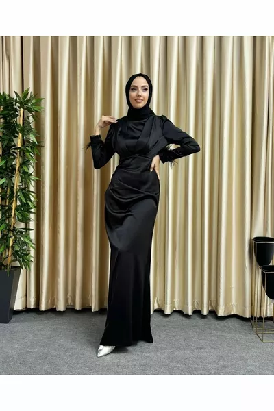 Сатенена абитуриентска рокля с ресни на ръкавите и опашка, подходяща за хиджаб