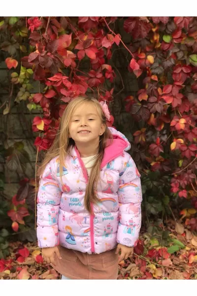 بنات الأميرة منقوشة مطبوعة مملوءة الصوف الداخلي مقنعين الشتاء نفخ معطف الأطفال ومعطف