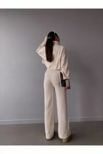 Finger-Slip Crop High-Waist Knit Set in Ecru