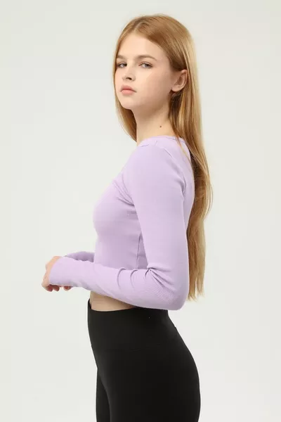 Женская сиреневая вязаная укороченная блузка с длинным рукавом и воротником-лодочкой