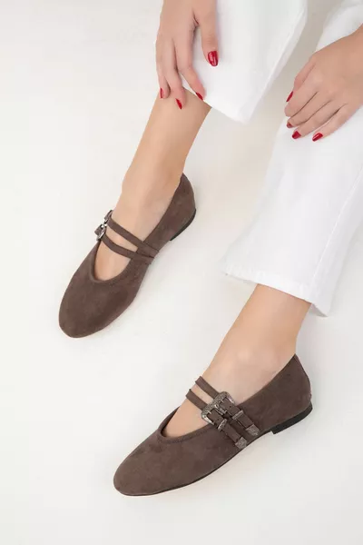 شقق باليه نسائية من جلد الغزال 