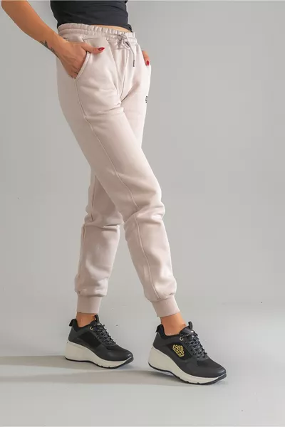 أحذية رياضية نسائية