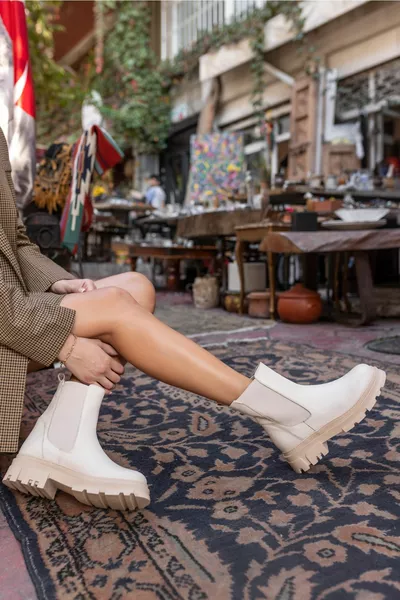 أحذية نسائية سريعة باللون البيج جلد حقيقي