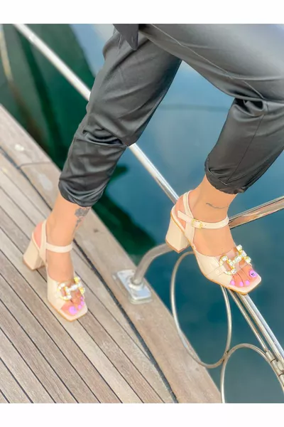 صندل آريا بيج لامع بكعب عال