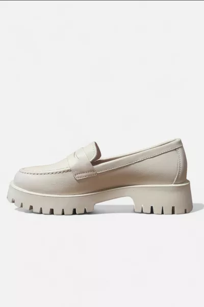 البيج المرأة جلد طبيعي أحذية الكسول عارضة