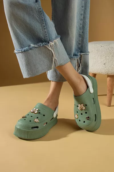 المرأة الخضراء إيفا البحر الشاطئ كوك طبيب ممرضة مستشفى كونفورت عارضة الصنادل النعال