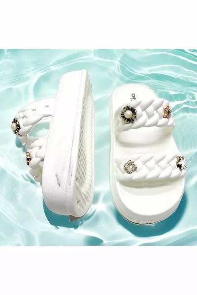 مزدوجة متماسكة حزام مريح وحيد ملصق الحجر البحر ، الشاطئ ، حمام سباحة ، في الهواء الطلق ، منزل النعال