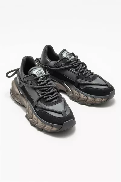 أحذية رياضية نسائية سوداء