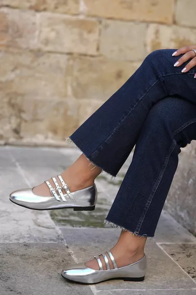 ريتا سيلفر سترايب مفصلة باليه نسائية مسطحة