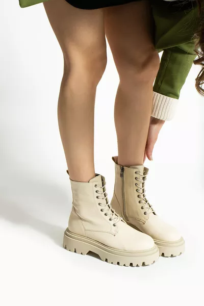 أحذية نسائية بأربطة بسحاب بنعل سميك