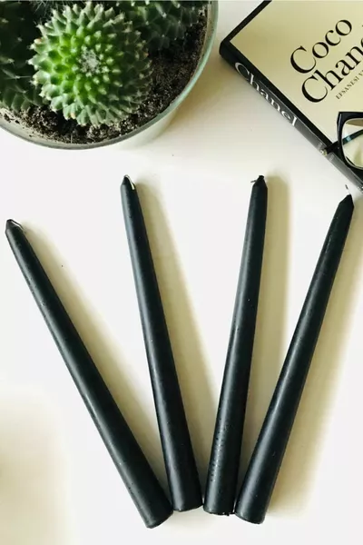 شمعدان أسود مع شموع -  قطع